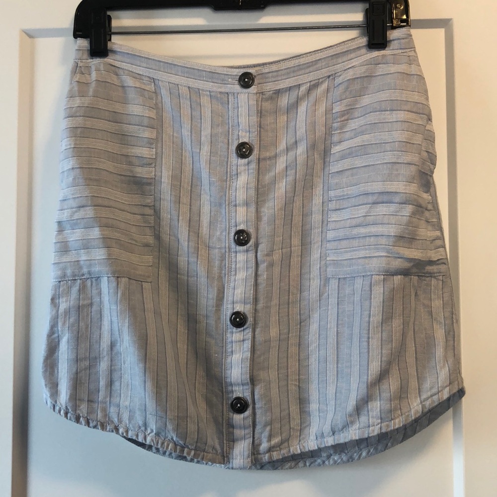 Hinge Skirt in new condition